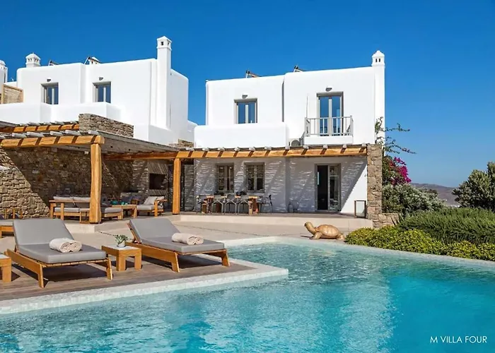 إم - ميكونوس *