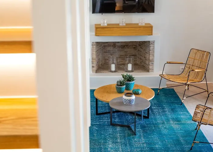 إم - ميكونوس فيلة *