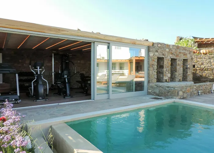 إم - ميكونوس *